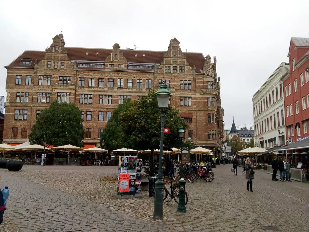 Cycling in Malmö: Bikes, Rules and a City Route by Bike