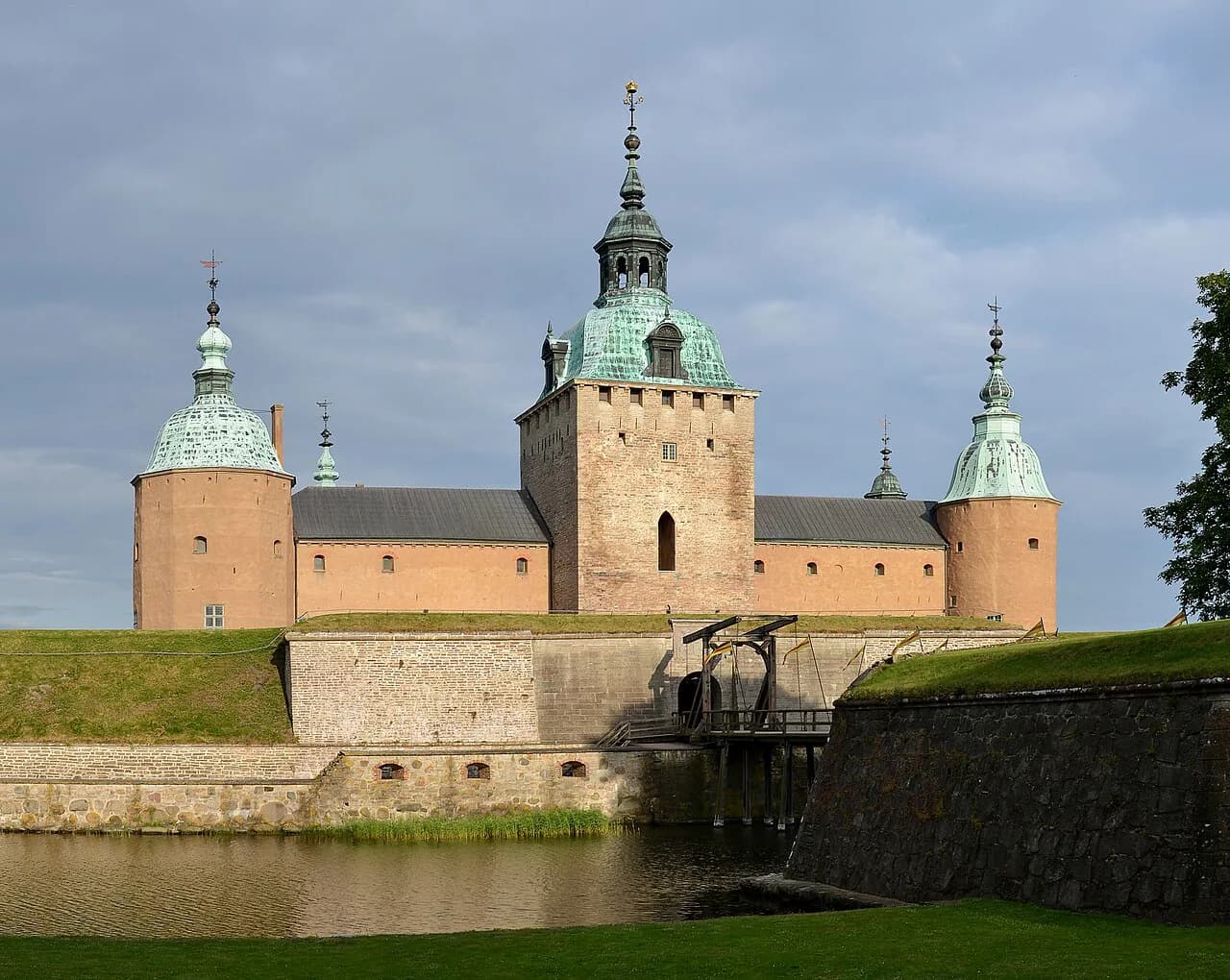 Kalmar Castle: A Visitor's Guide to Sweden's Renaissance Castle