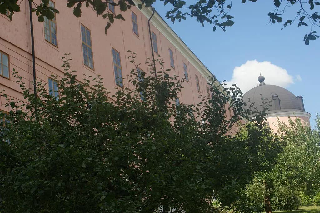 Uppsala Castle: museums, roof walk and what to expect