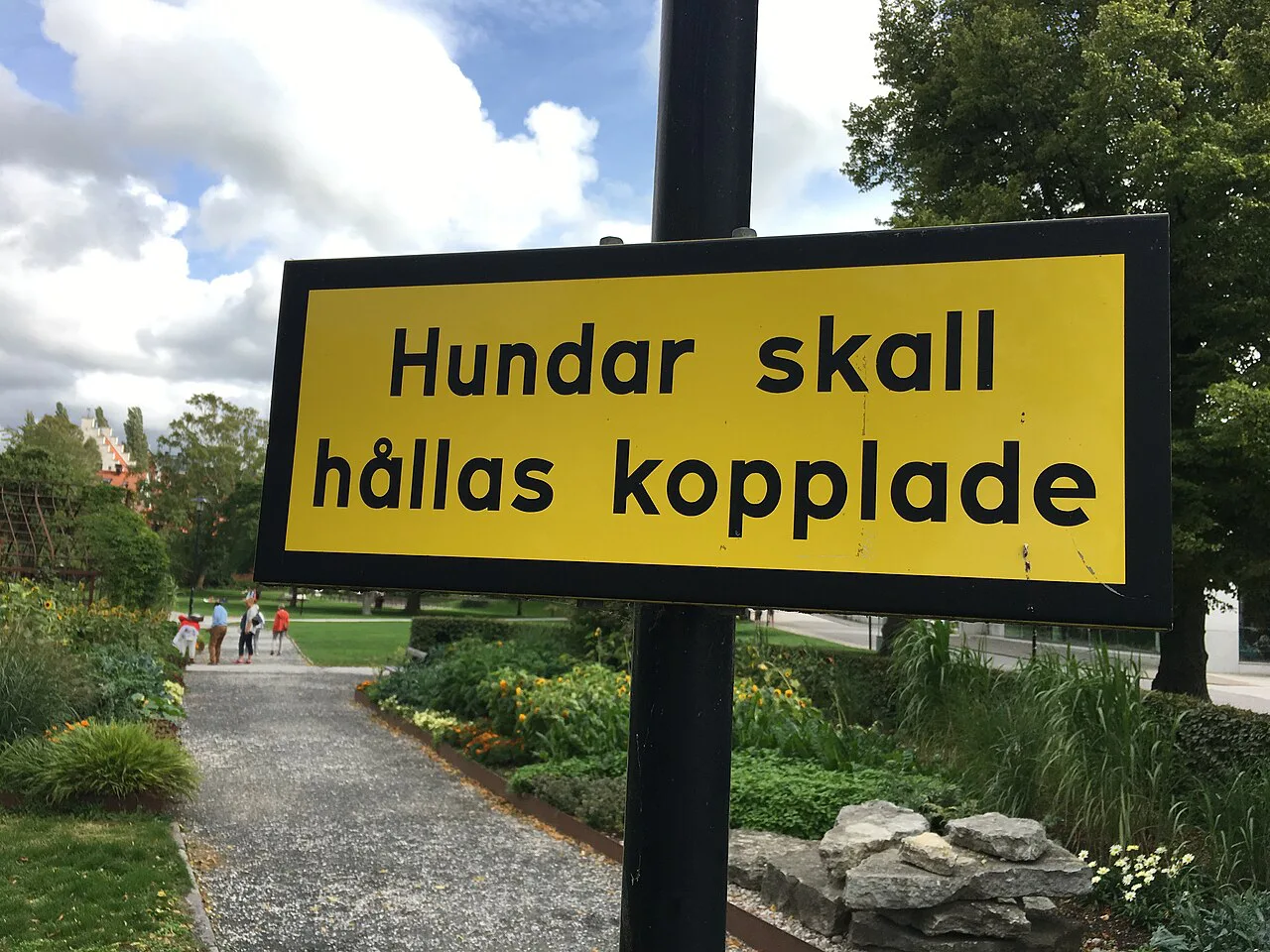A sign in Almedalen park, Visby.
