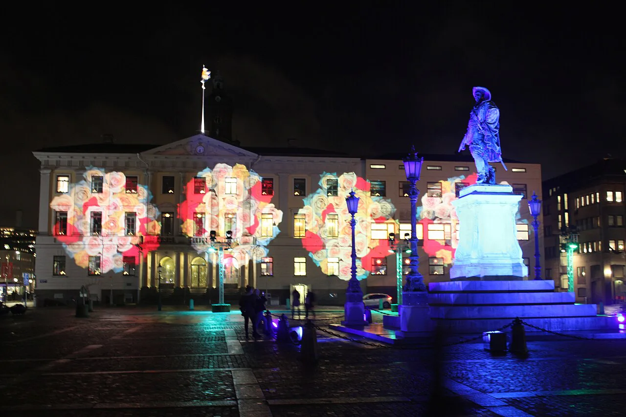 Light projections on Gustaf Adolfs torg, Gothenburg.