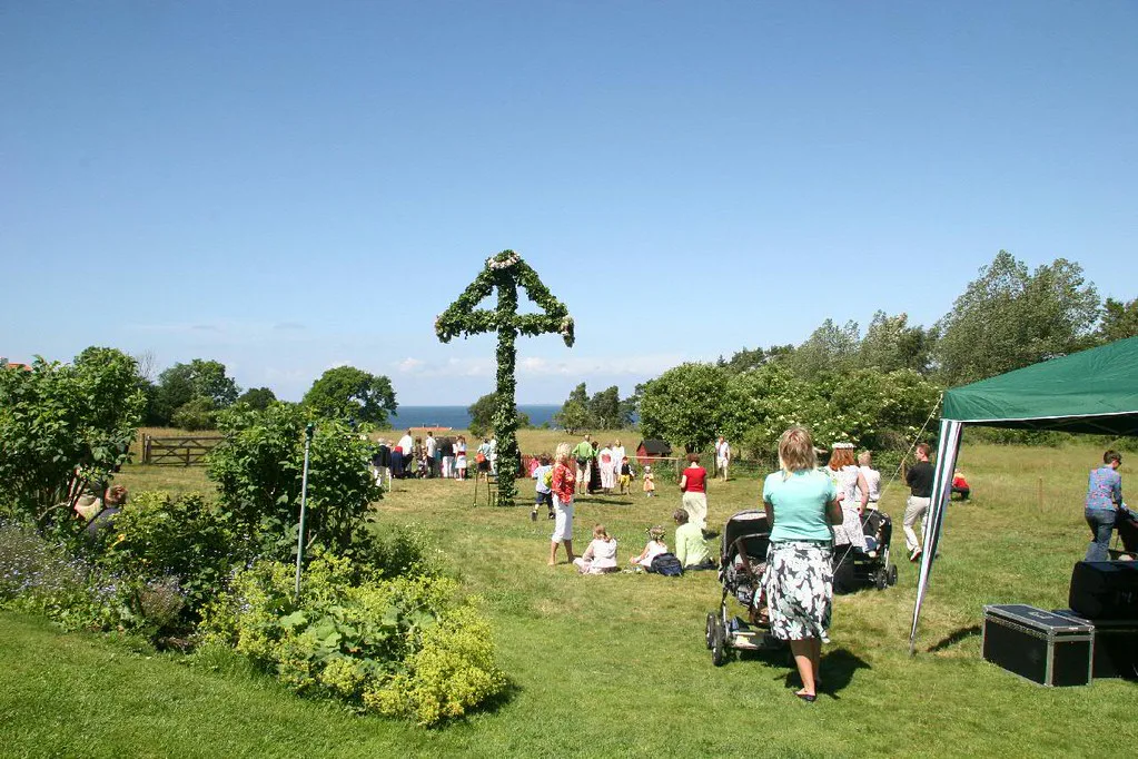 Dancing round a Midsummer pole on Skäret.