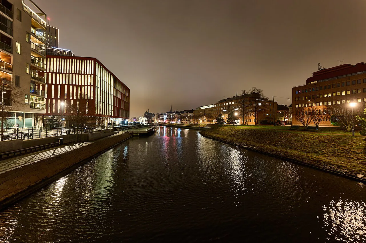 The Västra hamnkanalen and Stadsbiblioteket area at night, Malmö.