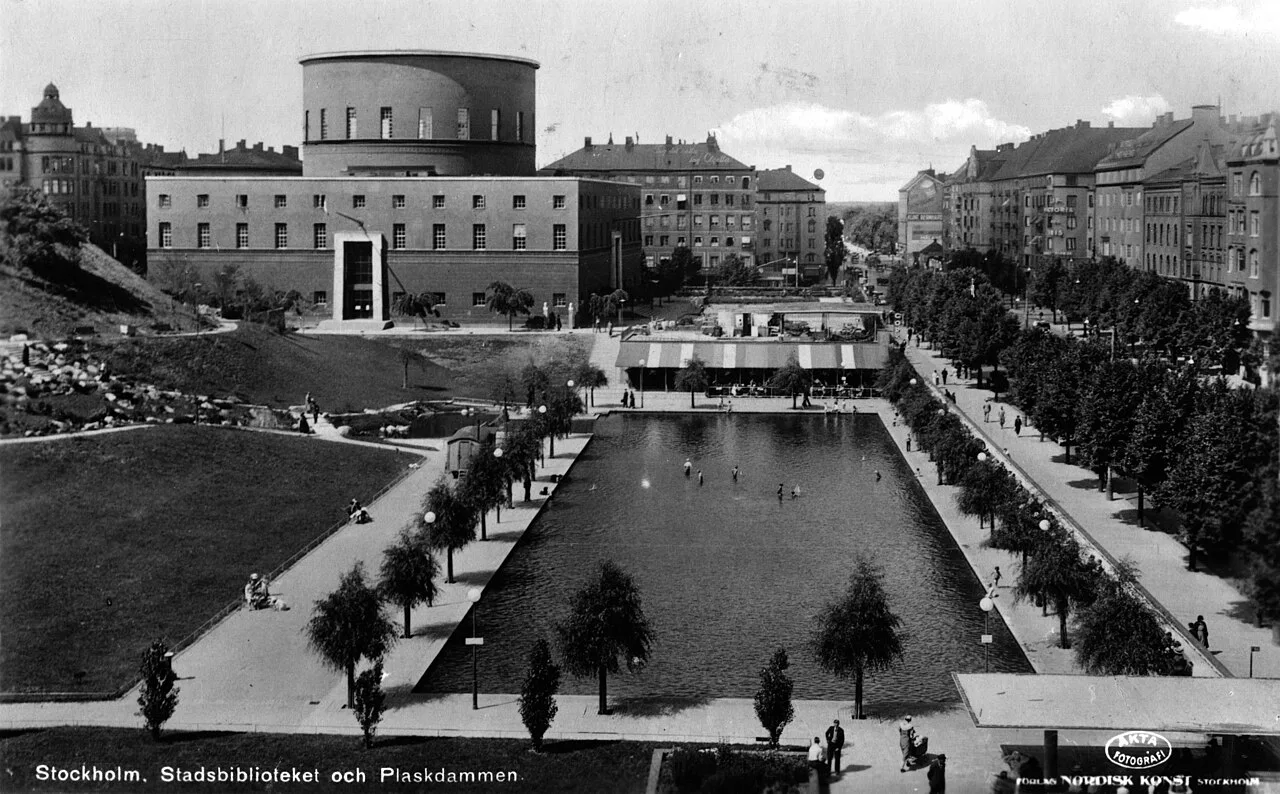 The Stockholm Public Library and its pool, in an early postcard.