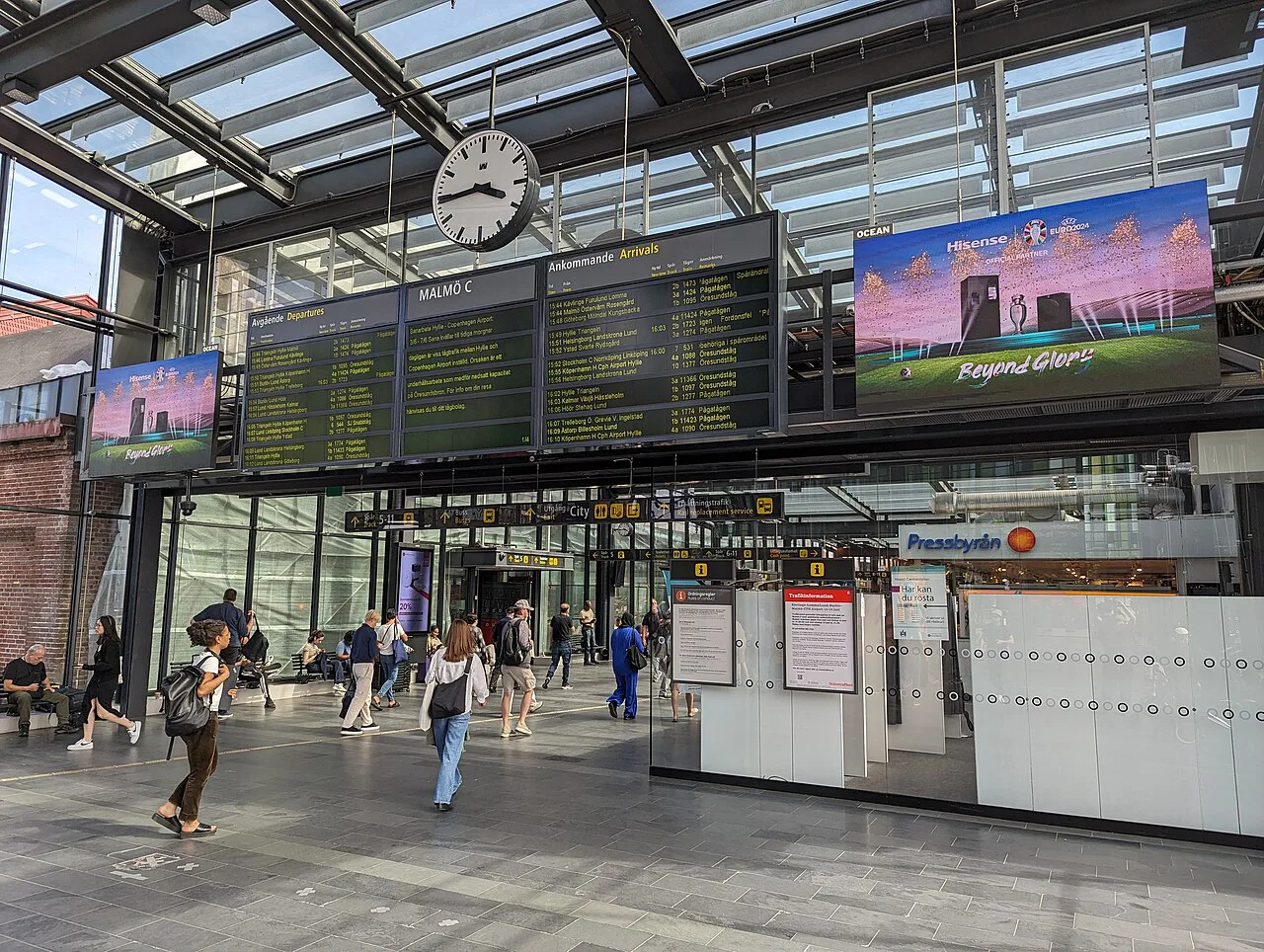 The concourse of Malmö Central Station.