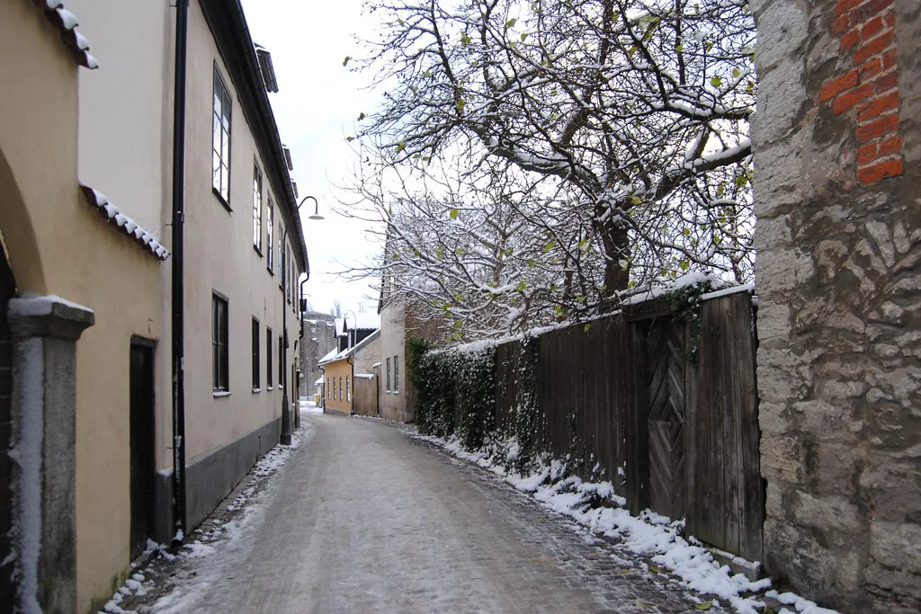 Södra Kyrkogatan, Visby, in winter.